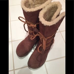 UGG Australia Women Tall Boots w/ wrap laces size7